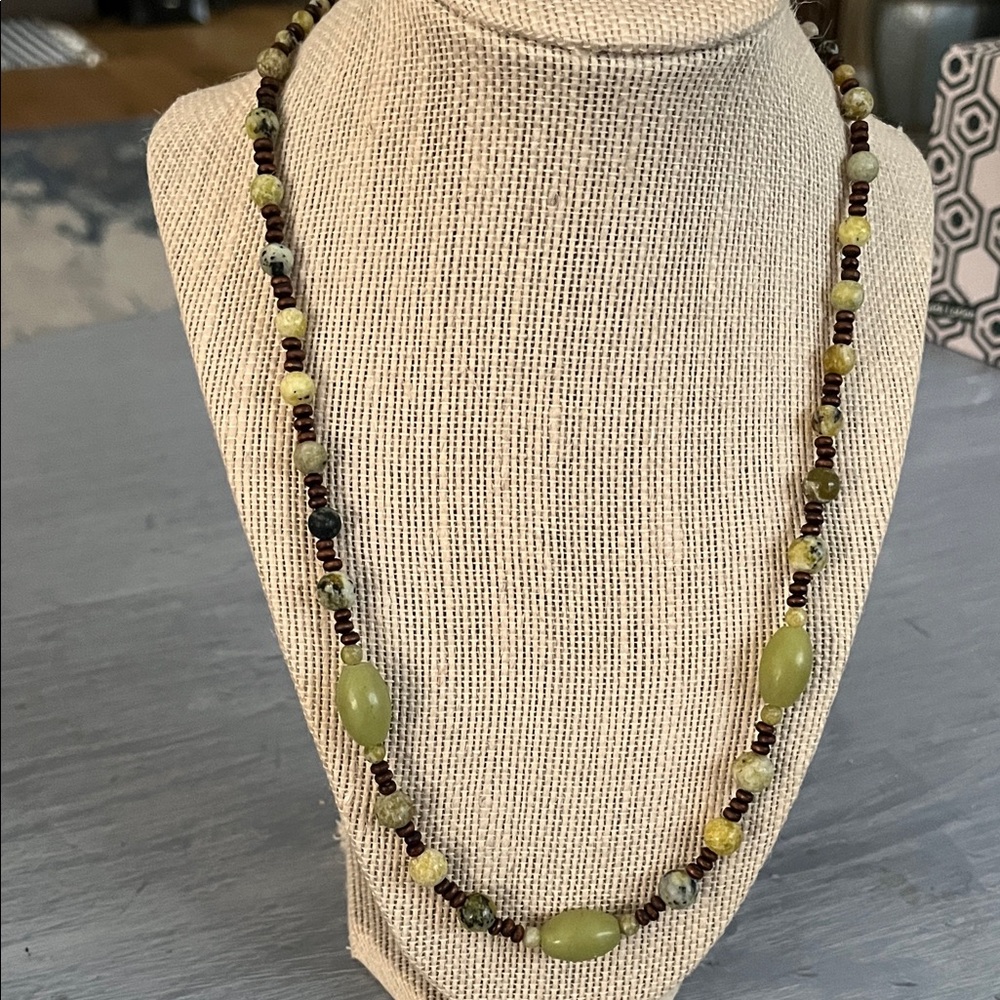 Elegant Beaded Necklace with Green Accents
